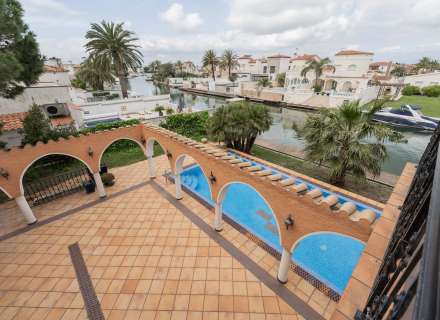 Casa exclusiva amb amarrador de 30 metres a Empuriabrava55