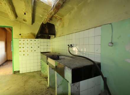 House with great potential in the center of Santa Llogaia15