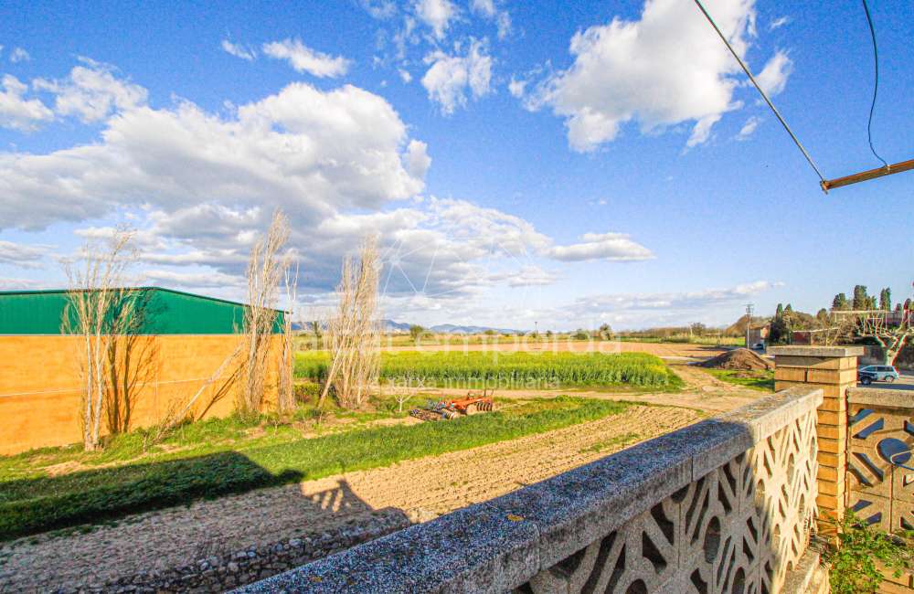 Casa cantonera amb gran terrassa i garatge a Cabanes37