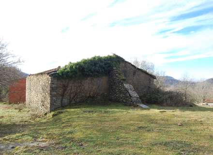 Magnifica finca ganadera y forestal en Vidrà a 3,5 km del pueblo con un camino de acceso pavimentado. Con una extensión de 108 hectáreas.17