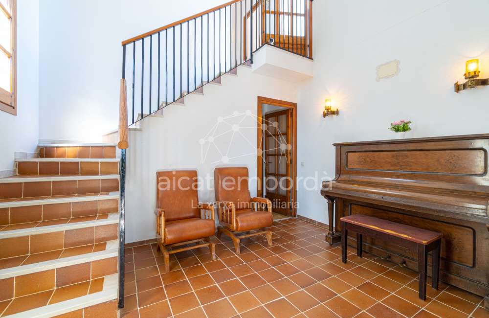 Maison/villa individuelle de style rustique, située à Bon Relax, à Sant Pere Pescador, à 1 km de la mer.4