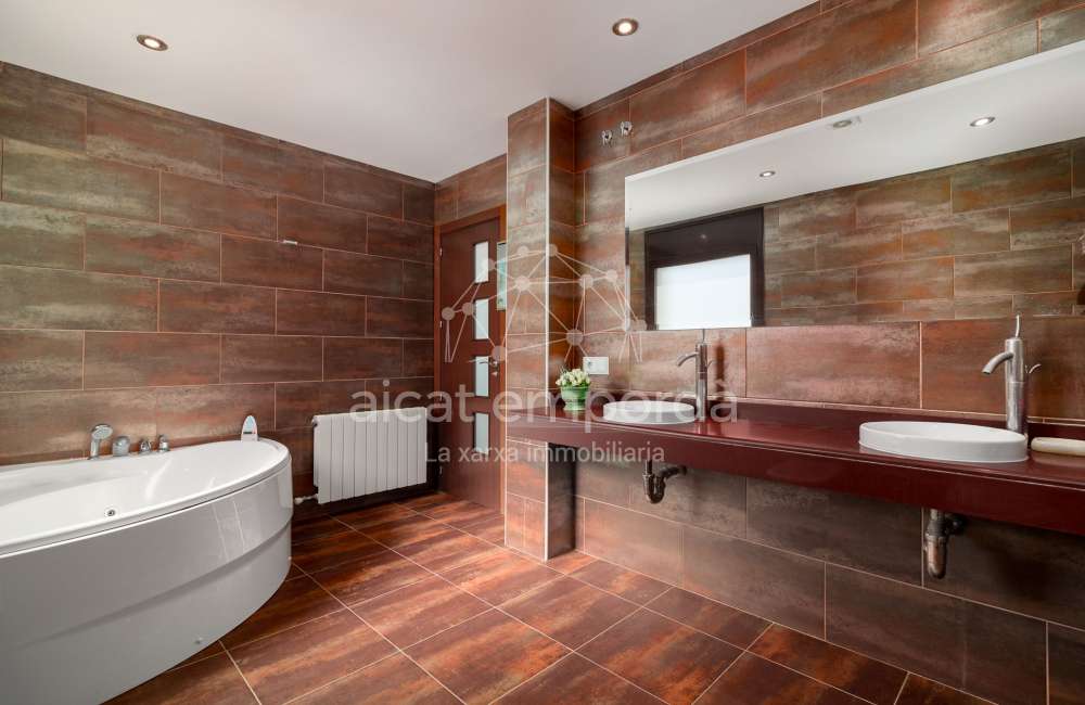 Magnífica casa moderna en Pau, ubicada en una zona tranquila y privada de la Costa Brava.32