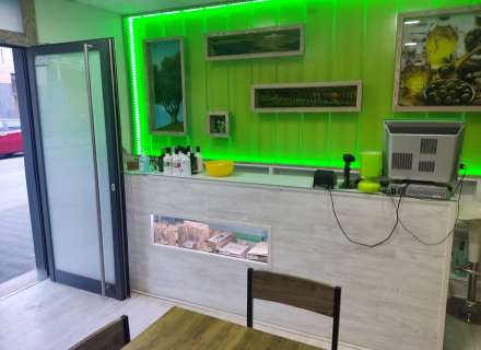 Oportunitat de local comercial a prop del mercat de Roses.3