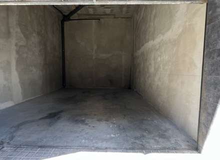 En venda garatge tancat ( Figueres centre)0