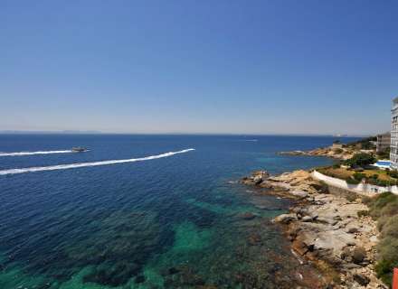 BAIXADA DE PREU! Impressionant apartament amb vistes panoràmiques al mar, reformat, aparcament inclòs. Una visita obligada!22