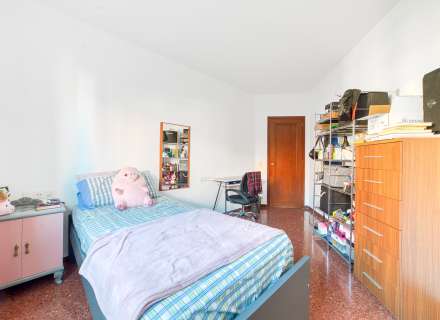 En la Plaza Creu de la Mà. Alquilado hasta Febrero de 2028. .15