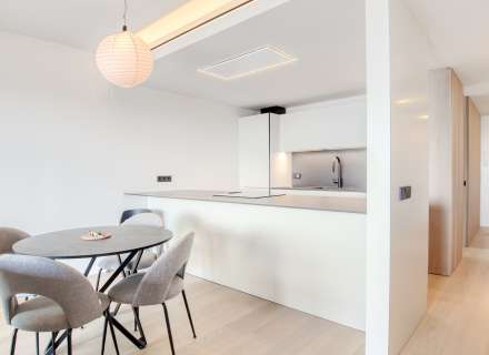 Apartment on the seafront. Avda De Rhodes17