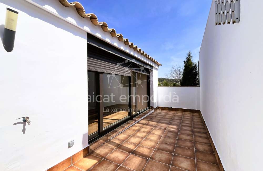 Maison moderne avec jardin et fort potentiel à Pontós.32