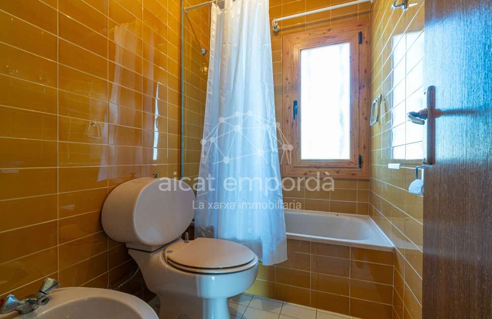 Maison/villa individuelle de style rustique, située à Bon Relax, à Sant Pere Pescador, à 1 km de la mer.44