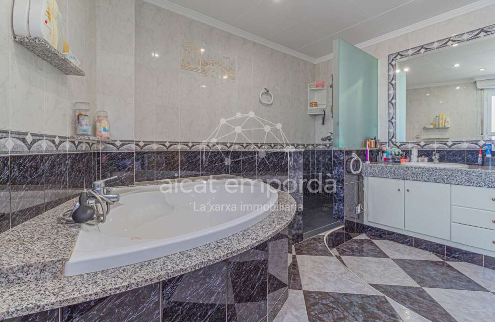 Duplex situado en la zona de Horta Capallera de Figueres14