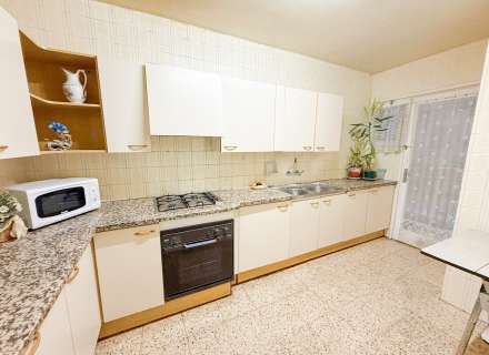 Piso de 4 habitaciones con balcón en Creu de la Ma6