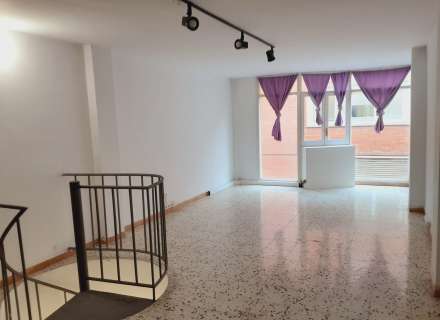 Local a peu de carrer a pocs metres de la plaça de la Palmera2