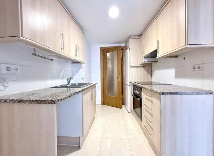 Piso en Venta en el Centro de Figueres: Comodidad y Estilo.2