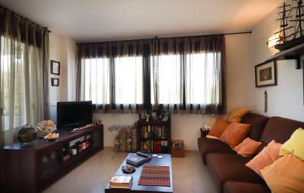 3-bedroom apartment with terrace and parking space in port de llançà