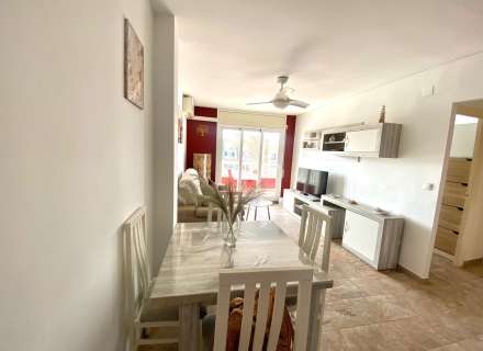 Apartament totalment reformat amb terrassa i vistes al canal a Empuriabrava3