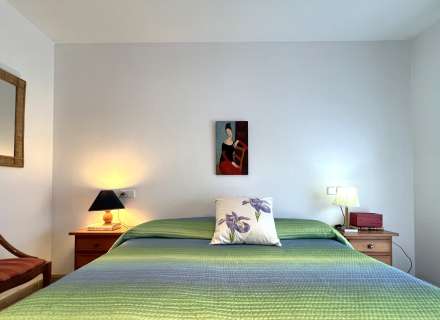 Àtic dúplex amb terrassa i pàrquing envoltat de natura.12