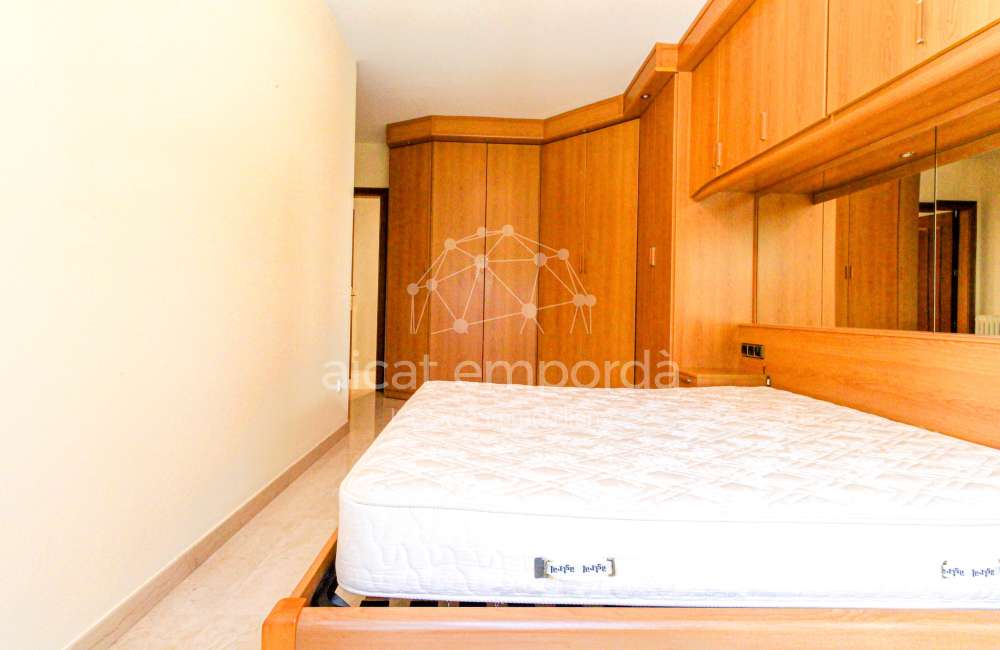 ¿Buscas una casa en Figueres con dos viviendas independientes?23