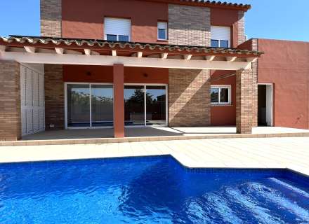 Excel · lent casa amb piscina privada en una zona molt tranquil · la a Sant Pere Pescador.2