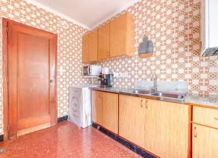 En la Plaza Creu de la Mà. Alquilado hasta Febrero de 2028. .8