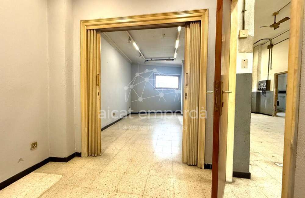 Figueres. Local comercial + soterrani en venda (C/Empordà).7
