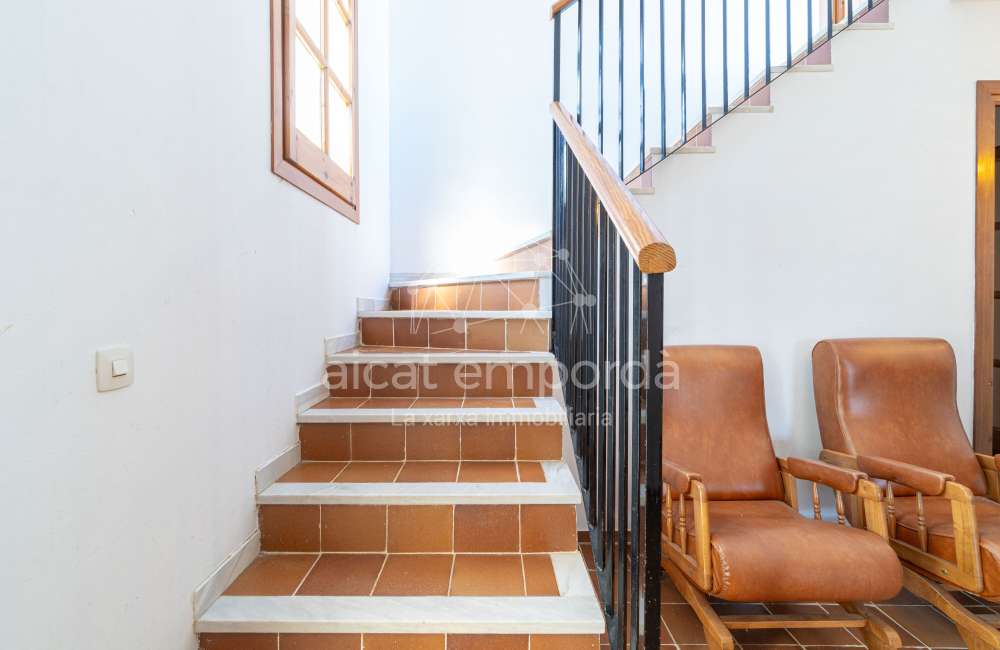 Maison/villa individuelle de style rustique, située à Bon Relax, à Sant Pere Pescador, à 1 km de la mer.29
