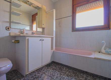 Casa cantonera amb gran terrassa i garatge a Cabanes25