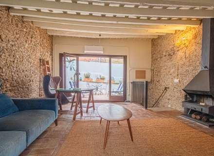 Busques una autèntica casa d’estil rústic en ple casc antic de Castelló d’Empúries?2