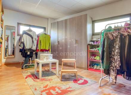 A Sta Llogaia privacitat, llum natural, espai a l’aire lliure... 396 m2 útils més 400 m2 de terreny 100% edificable.24