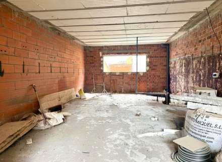 Casa adossada a reformar a Figueres amb projecte (C/Calçada de Tapis nº7).1