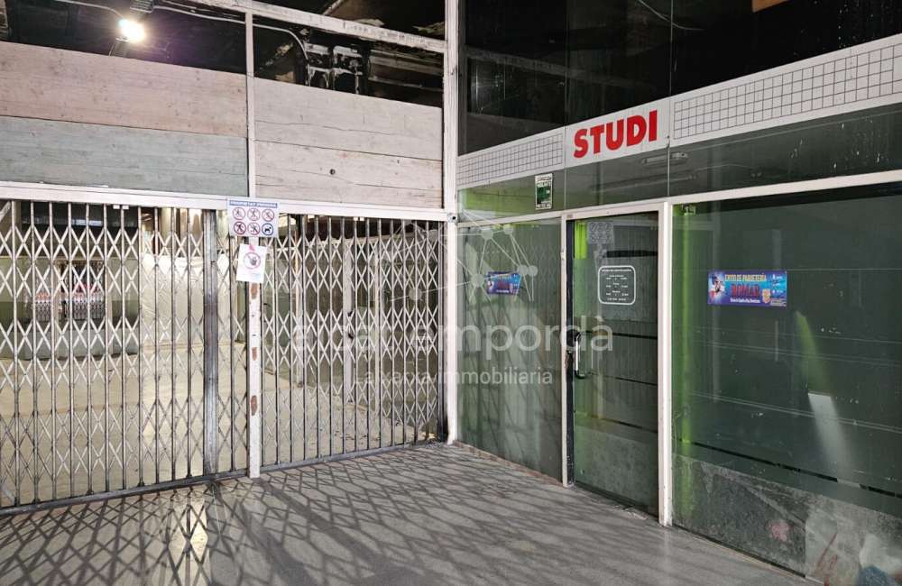 Local commercial à vendre rue Sant Llàtzer à Figueres0