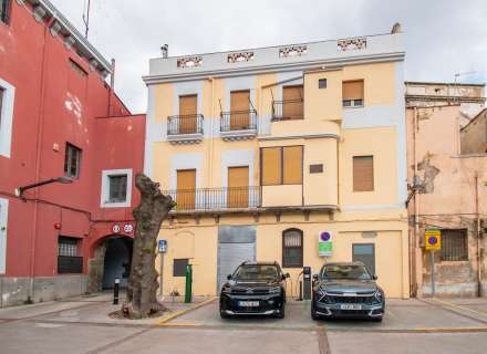 Venda d'EDIFICI COMPLET al centre de LA JONQUERA.1