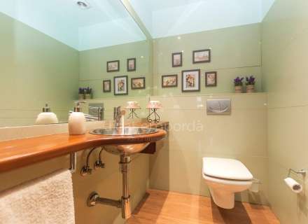 Fantàstica casa moderna amb piscina, cuina exterior ia poca distància a peu de la platja.5