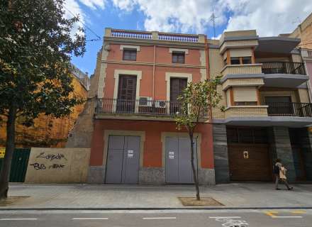 Edificio en centro ciudad de 496m2 en 3 plantas c/. Nou de Figueres1