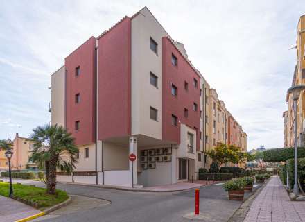 Apartament modern amb piscina comunitària i plaça d'aparcament.26