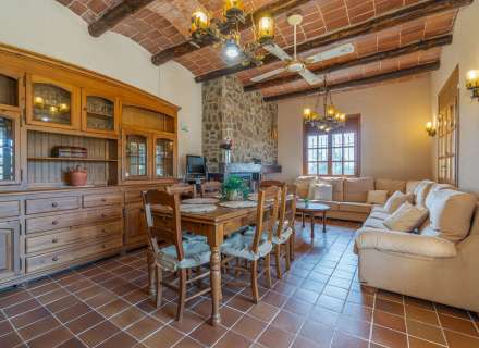 Maison/villa individuelle de style rustique, située à Bon Relax, à Sant Pere Pescador, à 1 km de la mer.6