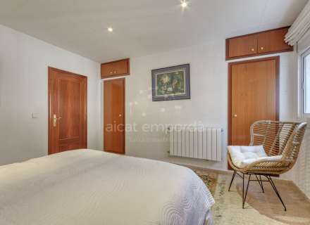 Gran apartament de 3 dormitoris amb boniques vistes a la muntanya a minuts de la platja.27