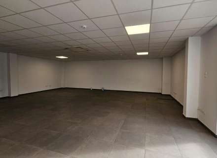 Nau de 700m2 a Hostalets de Llers16