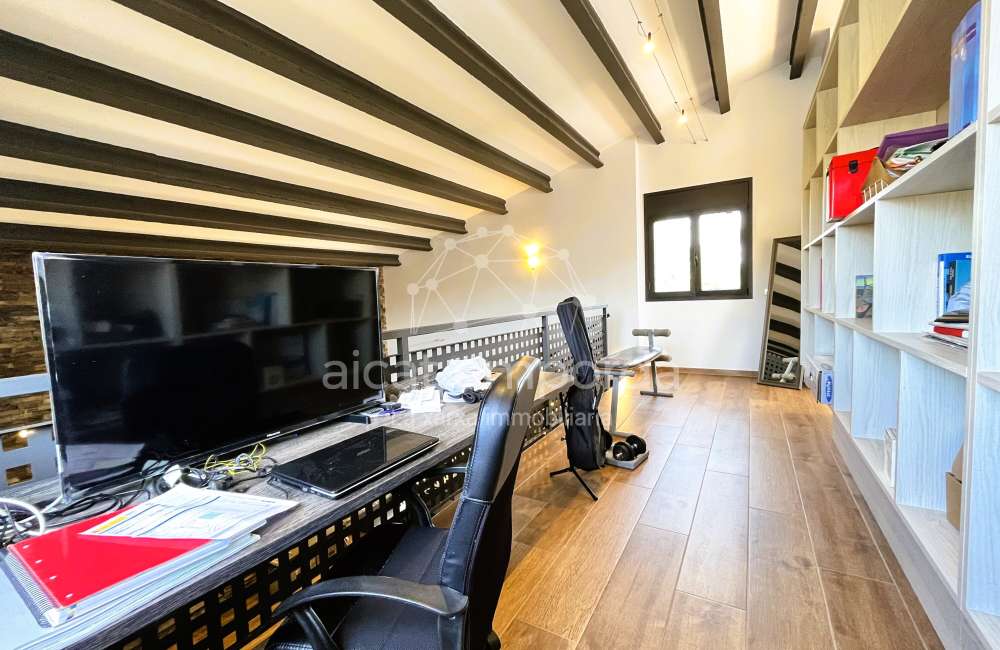 Maison moderne avec jardin et fort potentiel à Pontós.25