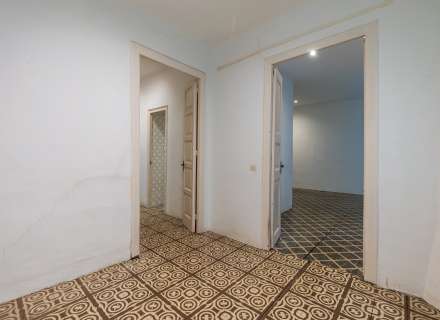 Viure al centre de Figueres amb espai, llum i tots els serveis.2
