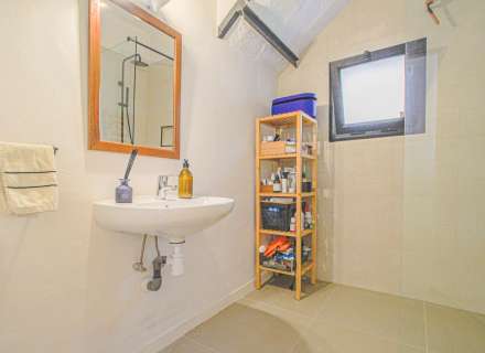 Busques un pis en planta baixa a Sant Pere Pescador on combinar comoditat, llum i qualitat de vida?7