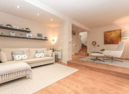 Fantàstica casa moderna amb piscina, cuina exterior ia poca distància a peu de la platja.7