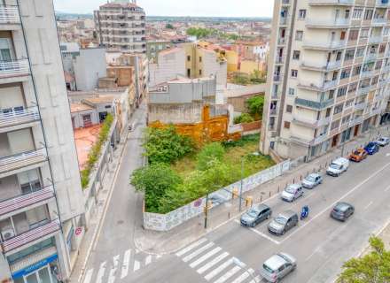 Terrain à vendre de 223 m² au centre de Figueres2