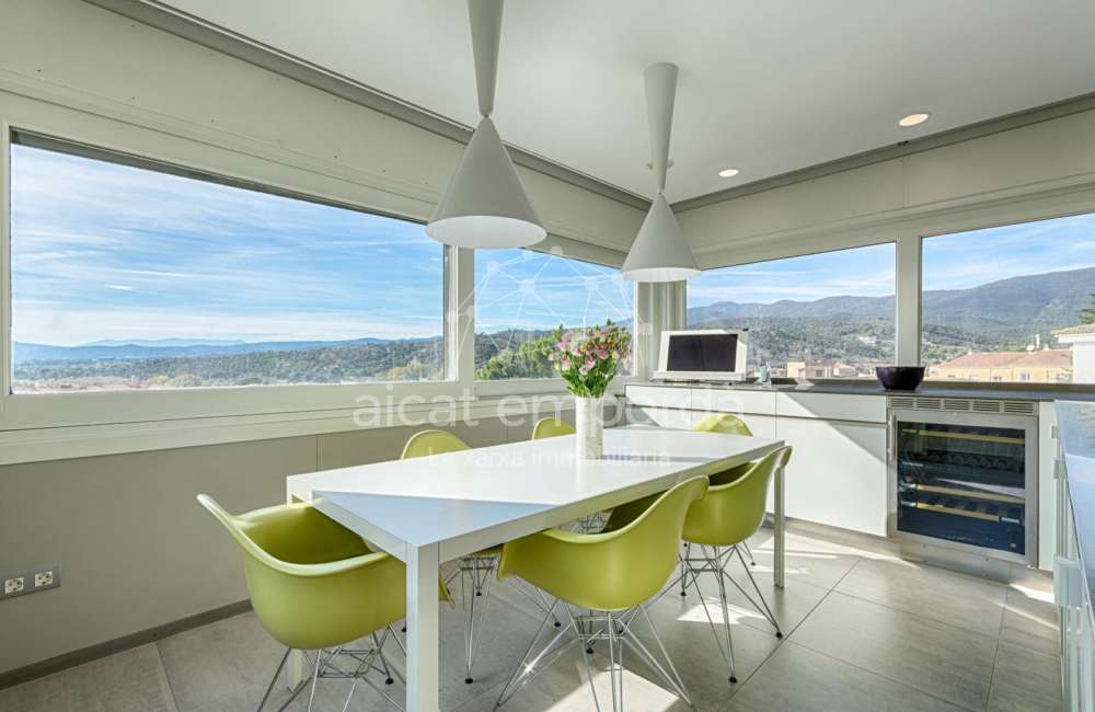 Casa de alto standing en La Jonquera: lujo entre montañas con piscina privada climatizada y vistas espectaculares24