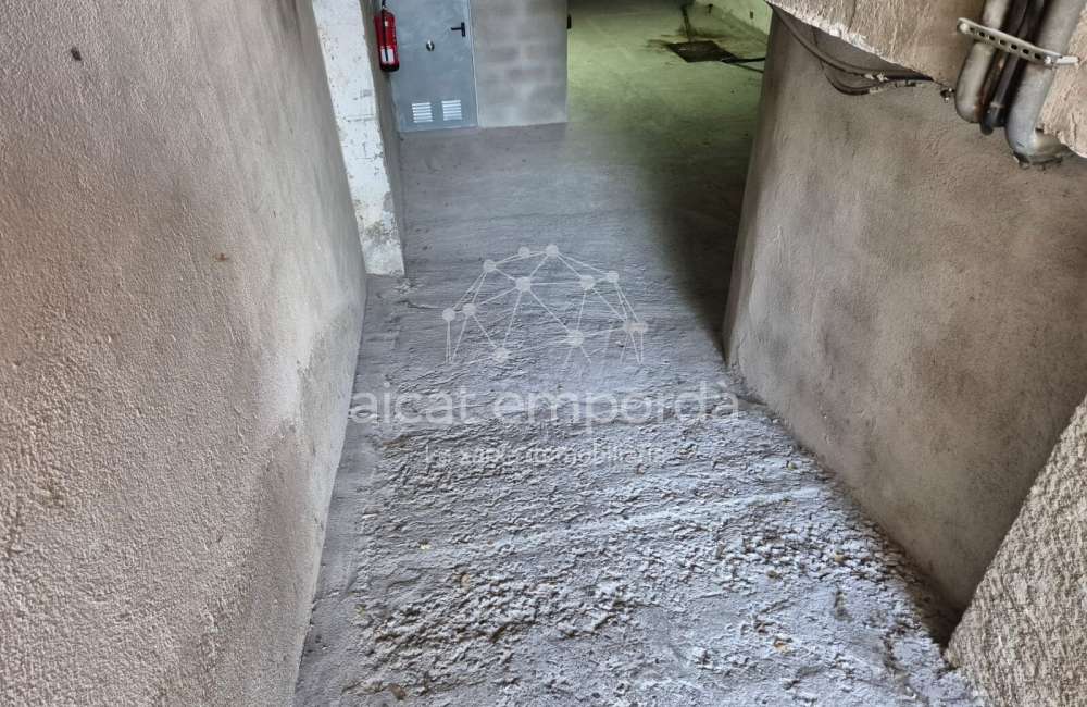 Traster a Plaça Frederic Rahola.2