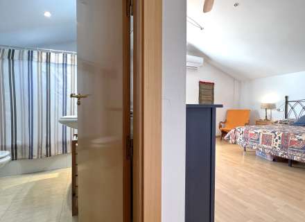 Àtic dúplex amb terrassa i pàrquing envoltat de natura.30