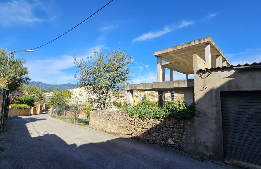 Parcel·la en venda dins del poble0