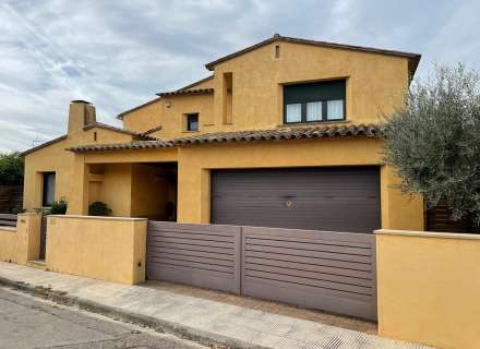 Gran chalet en venta en La Bisbal d'Empordà.60