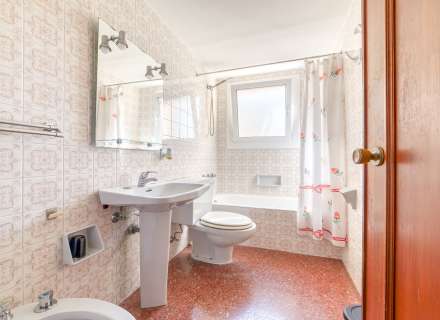 En la Plaza Creu de la Mà. Alquilado hasta Febrero de 2028. .12