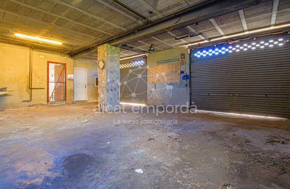 Casa cantonera amb gran terrassa i garatge a Cabanes9