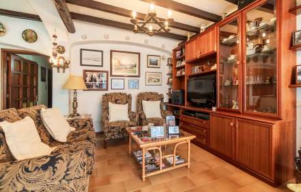 Planta baixa amb jardí i piscina privada a llançà – ideal inversió o segona residència